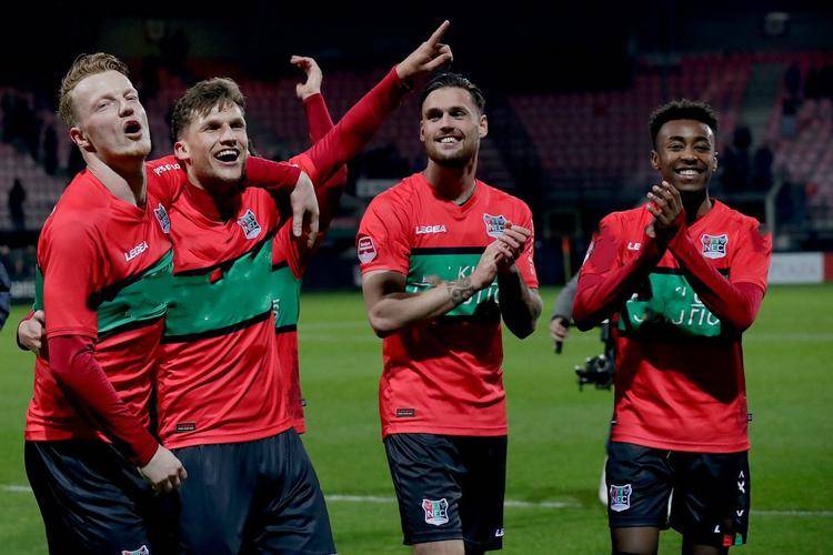 纳萨里奥和 纳萨里奥和